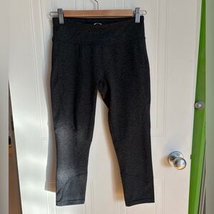 Oakley Grey Capri Leggings | Size S